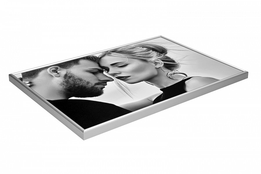 Uzký stříbrný hliníkový rám